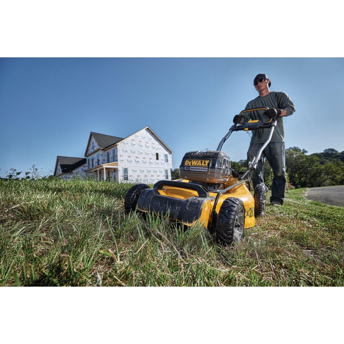 Dewalt lawn 2024 mower run time