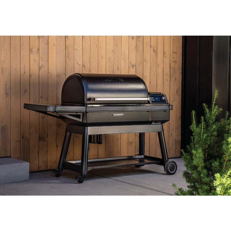 Image of Traeger Ironwood Black 616 Sq. In. Wood Pellet Grill