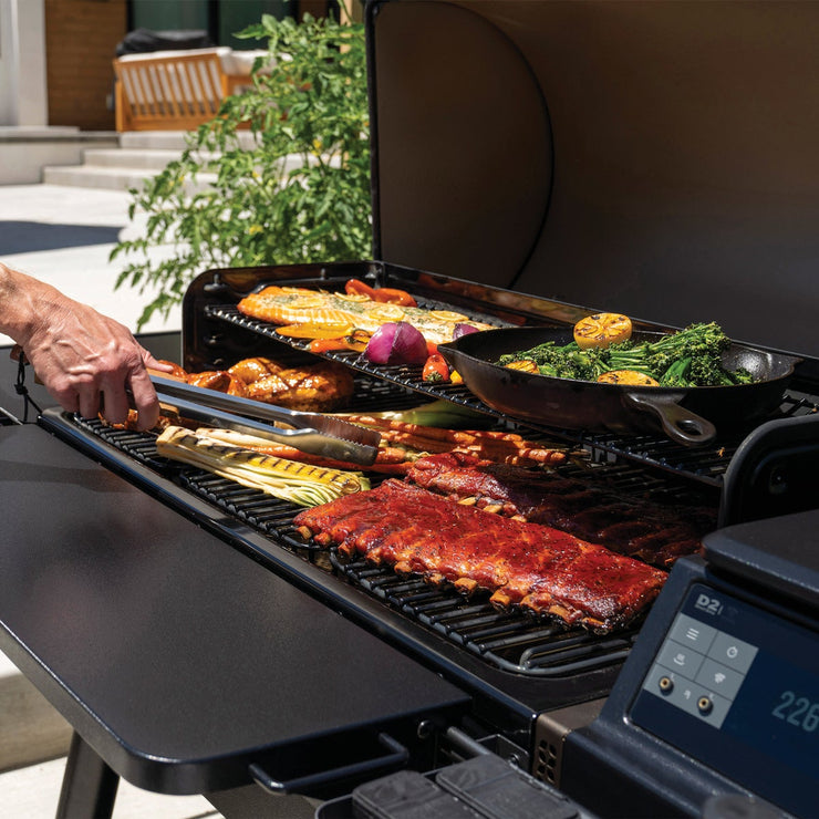 Image of Traeger Ironwood Black 616 Sq. In. Wood Pellet Grill